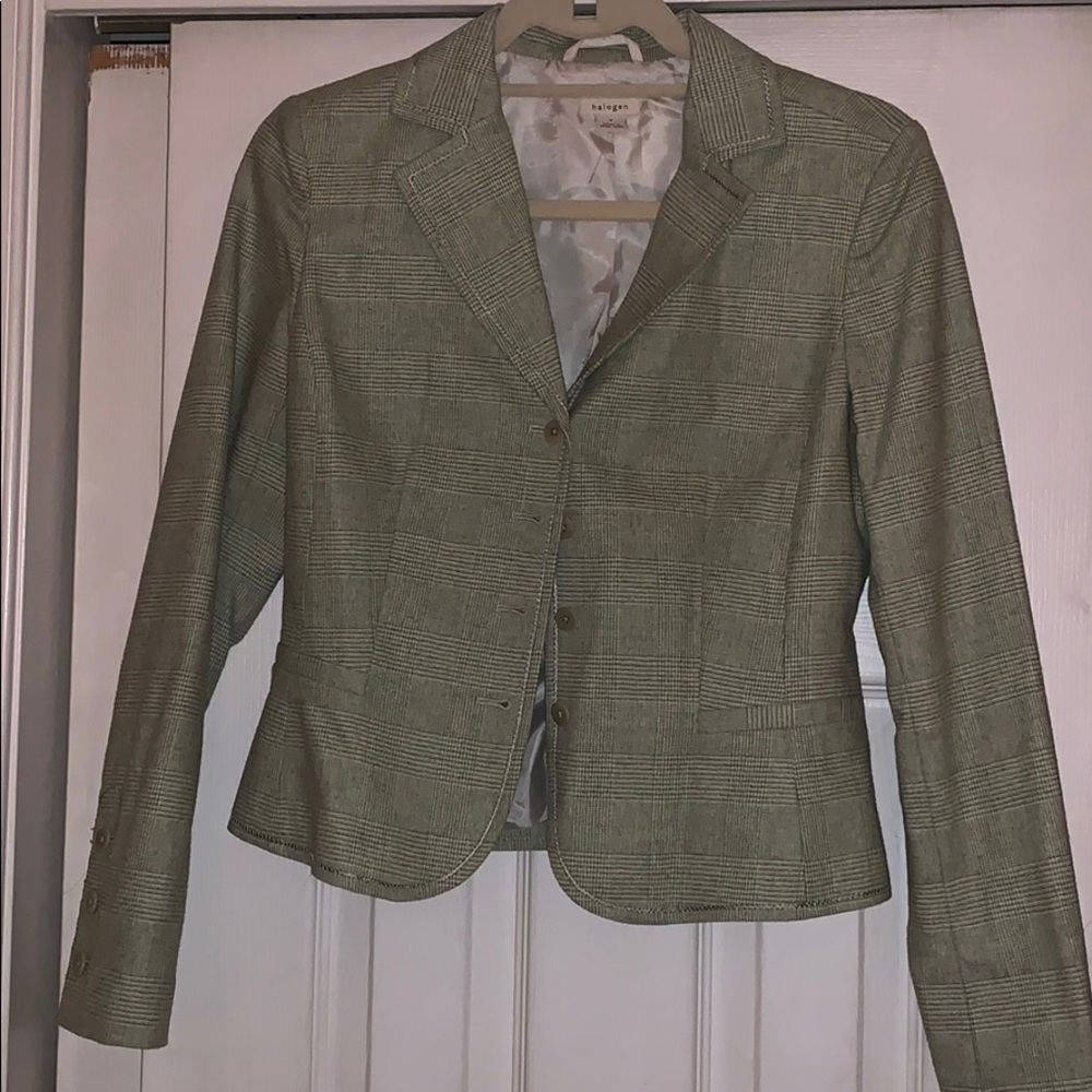 Never worn!! Halogen blazer. Size Small
